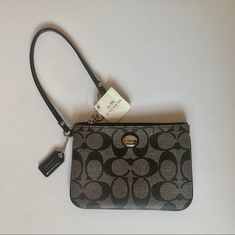 NWT Coach Peyton Signature Small Wristlet